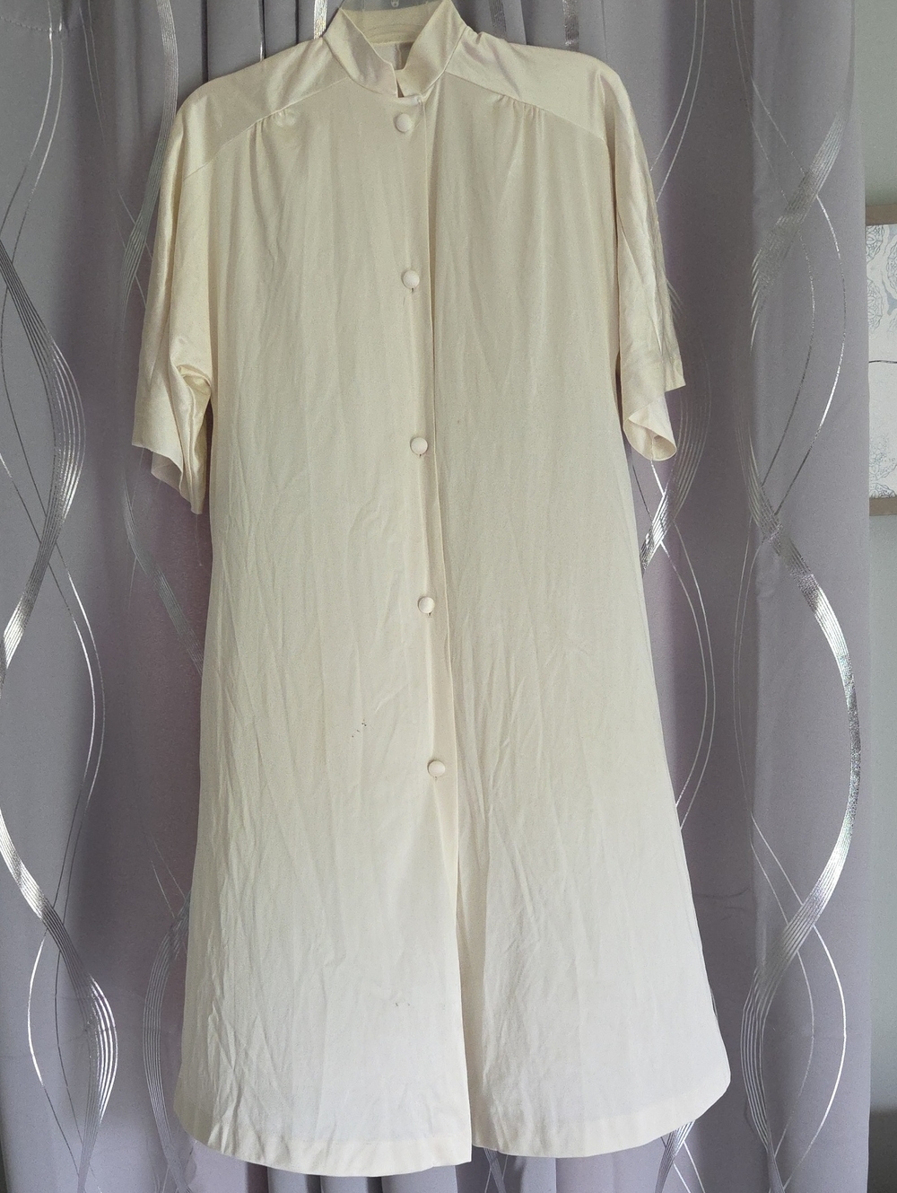 Vanity Fair Cream Button-Front Midi Dress- Read Description